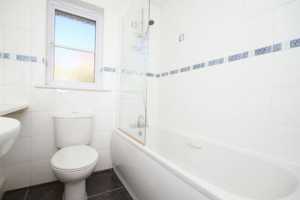 Shower Window Replacement in Annapolis